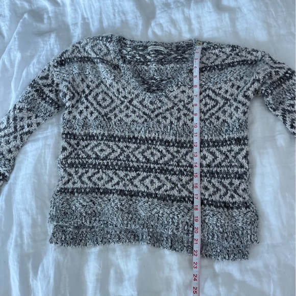 Abercrombie and Fitch geometric knit sweater size XS/sm - Picture 3 of 9